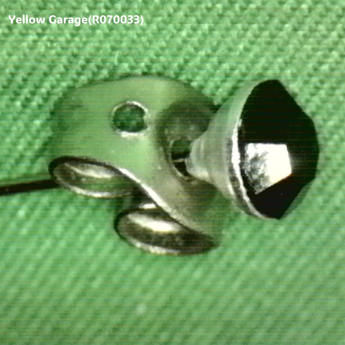 ヴィンテージ シルバートーンスタッドピアス（サファイア風ストーン・専用ケース付き）