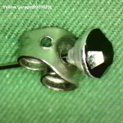 ヴィンテージ シルバートーンスタッドピアス（サファイア風ストーン・専用ケース付き）