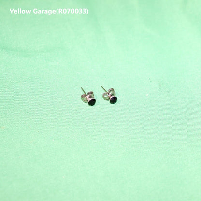 ヴィンテージ シルバートーンスタッドピアス（サファイア風ストーン・専用ケース付き）